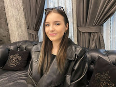 FibieOwens - female with brown hair webcam at LiveJasmin