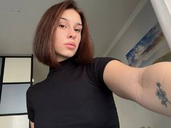 FlaviaGreiser - female with brown hair webcam at LiveJasmin