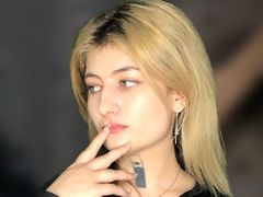 FloraBlacknall from LiveJasmin