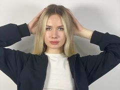 FloraHickey - blond female webcam at LiveJasmin