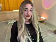 FloraPita - female with black hair webcam at LiveJasmin