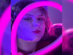 FlorenceAnderson - female with brown hair and  big tits webcam at LiveJasmin