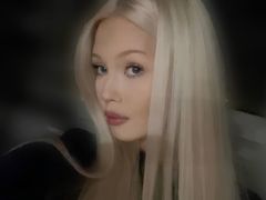FloriaWehn - blond female webcam at LiveJasmin