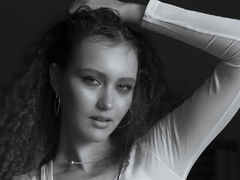 FoxFever - female with brown hair webcam at LiveJasmin