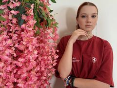 FoxieKis - female with red hair webcam at LiveJasmin