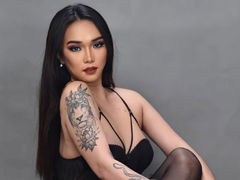 FrancineSimon - shemale with black hair webcam at LiveJasmin