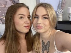 FredaAndSelena - female with brown hair webcam at LiveJasmin