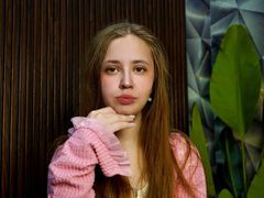 FreyaVon - female with brown hair and  small tits webcam at LiveJasmin