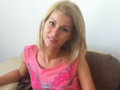 GameWorld2013 - blond female webcam at LiveJasmin