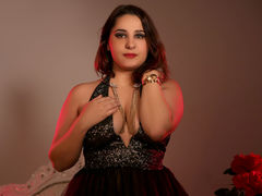 GentleBetty - female with brown hair webcam at ImLive