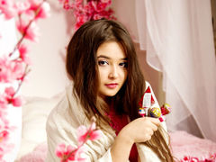 GentlePoison - female with brown hair webcam at xLoveCam