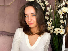 GiaRicco - female with brown hair webcam at LiveJasmin