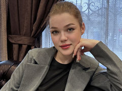 GinaBlooms - female with black hair webcam at LiveJasmin