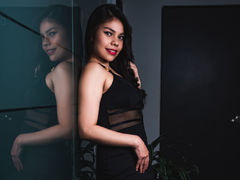 CarolyneStuart - female with brown hair and  big tits webcam at LiveJasmin