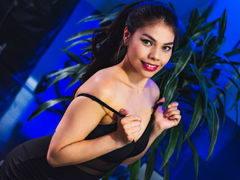 CarolyneStuart - female with brown hair and  big tits webcam at LiveJasmin