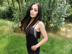 GiuliaLarry - female with brown hair and  small tits webcam at LiveJasmin