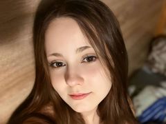 GladisHester - female with brown hair webcam at LiveJasmin