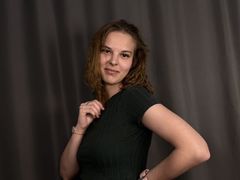 GloriaGer - female with red hair webcam at LiveJasmin