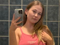 GlossyMonica from LiveJasmin