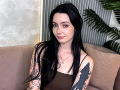 GoldyStark - female with black hair webcam at LiveJasmin