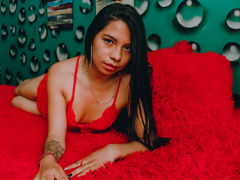 CarolGonzalez - female with black hair webcam at LiveJasmin