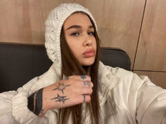 HanaWatt - female with brown hair webcam at LiveJasmin