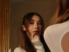 HannahKale - female with brown hair webcam at LiveJasmin