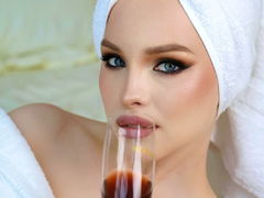 HannahHollis - blond female webcam at LiveJasmin