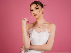 HannahKale - female with brown hair webcam at LiveJasmin