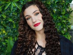 HannahReynolds - female with black hair and  big tits webcam at LiveJasmin