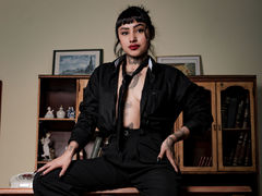HarrietWhite - female with black hair webcam at LiveJasmin