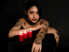 HarrietWhite - female with black hair webcam at LiveJasmin