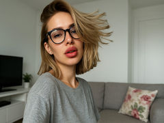 HasleyCarter - female with brown hair webcam at LiveJasmin