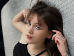 HazelBanks - female with brown hair and  small tits webcam at LiveJasmin