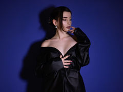 HeatherChapman - female with brown hair webcam at LiveJasmin