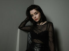 HeatherChapman - female with brown hair webcam at LiveJasmin