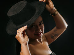 HeidyRouss - female with black hair webcam at LiveJasmin