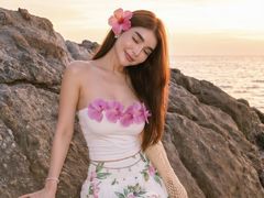 SamanthaSaint - shemale with brown hair webcam at LiveJasmin