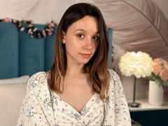 HeulynHuel - female with brown hair and  small tits webcam at LiveJasmin