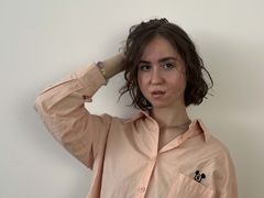 HilaryGanfield - female with brown hair webcam at LiveJasmin