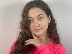 HildFarr - female with brown hair webcam at LiveJasmin