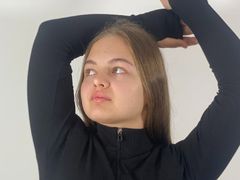 HildaColbourne - female with brown hair webcam at LiveJasmin