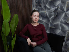 HillaryDew from LiveJasmin