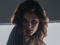 HollisDanforth - female with brown hair webcam at LiveJasmin