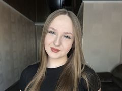 HoneyAmeliaa - female with brown hair webcam at LiveJasmin