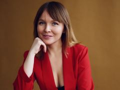 IconaDidi - female with red hair and  big tits webcam at LiveJasmin