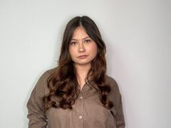 IlanaTrecroci - female with brown hair webcam at LiveJasmin
