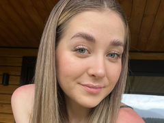 IlonaCabiness from LiveJasmin