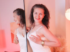 IreneColin - female with brown hair webcam at LiveJasmin