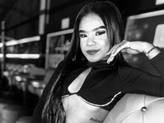 IsabellaHernande - female with black hair webcam at LiveJasmin